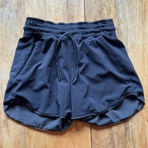 Lululemon CHOOSE A SIDE REVERSIBLE SUPER-HIGH RISE SHORT 4", size 2, Black/Grey